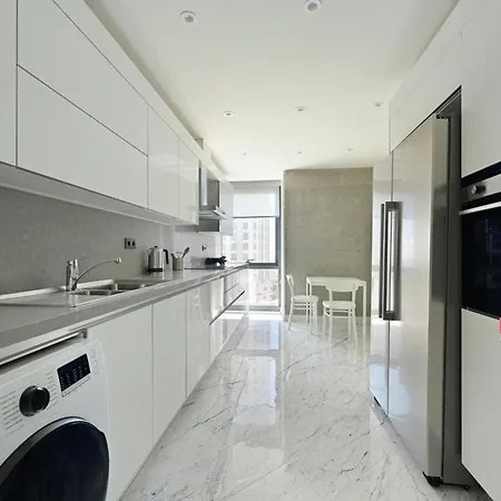 Beautiful Bright Modern 2bd2bath Poolgym! #219 *