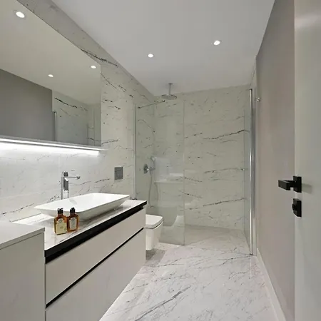Beautiful Bright Modern 2bd2bath Poolgym! #219 * Istanbul