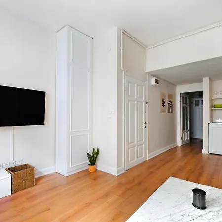 Charming Bright Modern Design 1bd #282 Istanbul