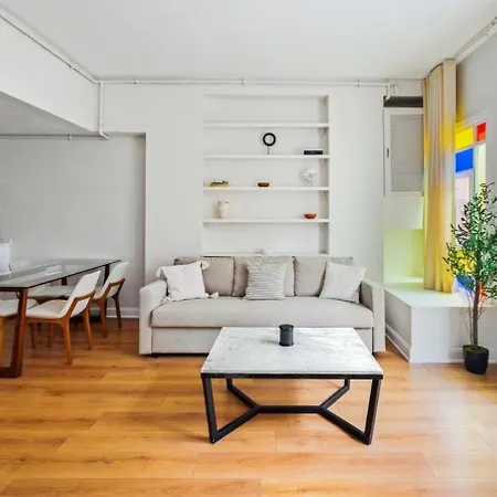 Charming Bright Modern Design 1bd #282