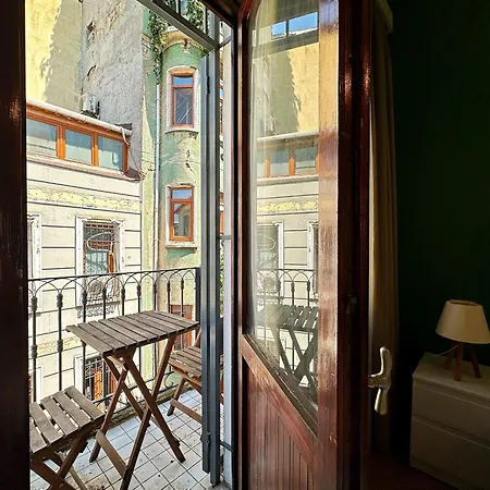 Triplex In Taksim Square With 3 Bedroom Apartment *