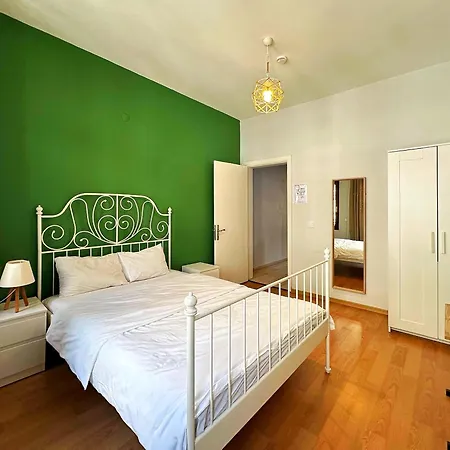 Triplex In Taksim Square With 3 Bedroom Apartment *