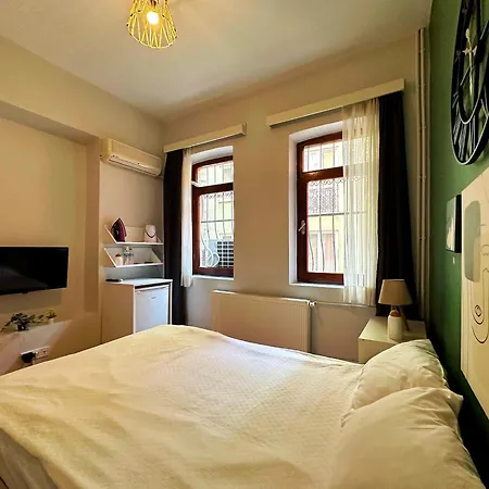 Triplex In Taksim Square With 3 Bedroom *