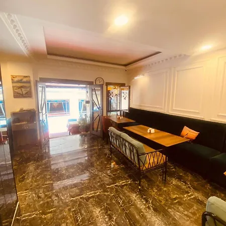 Ξενοδοχείο Adora Cafe & Restaurant