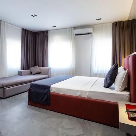 Pera Aparthotel 3*