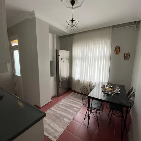 Tramvaya Yakin, Merkezi,2bd,asansoerlue,uecretsiz Otoparkli,3 Klimali Apartment