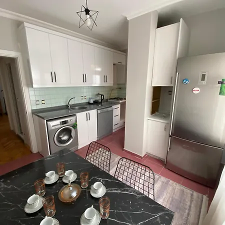 Tramvaya Yakin, Merkezi,2bd,asansoerlue,uecretsiz Otoparkli,3 Klimali Apartment Istanbul