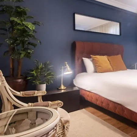 Exclusive Flat With Balcony In Nisantasi Apartment *