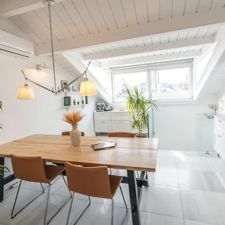 Stylish Duplex In Beyolu With Private Terrace