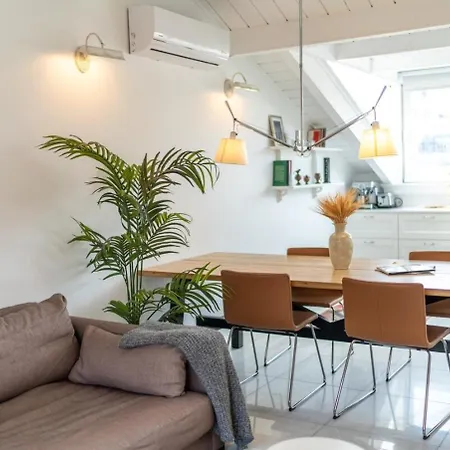 Stylish Duplex In Beyolu With Private Terrace *