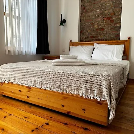 2br, 2ba, Ground Flr Of Historical Building, Galata Istambul