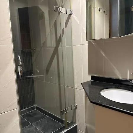 Appartement 2br, 2ba, Ground Flr Of Historical Building, Galata Istambul