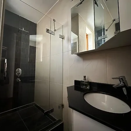 Appartement 2br, 2ba, 4th Floor Of Historical Building ,galata