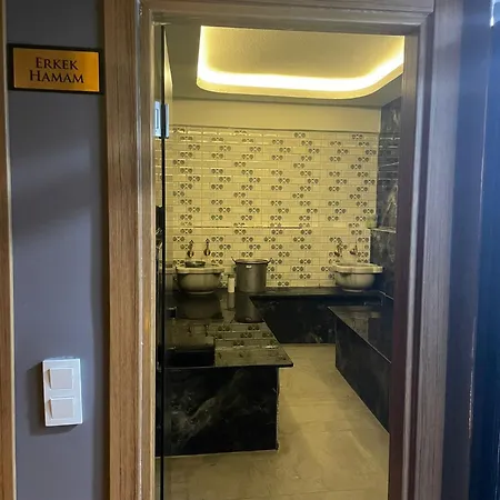 Edwin Hotel 3*