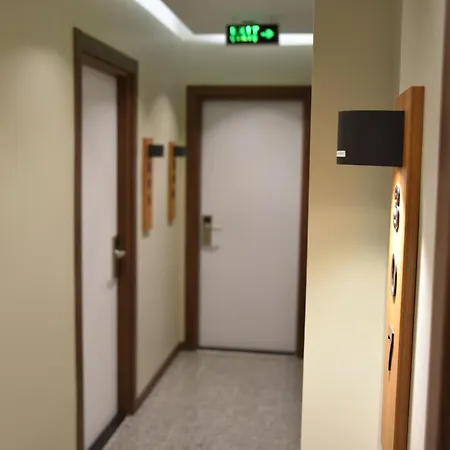 Edwin Hotel 3*