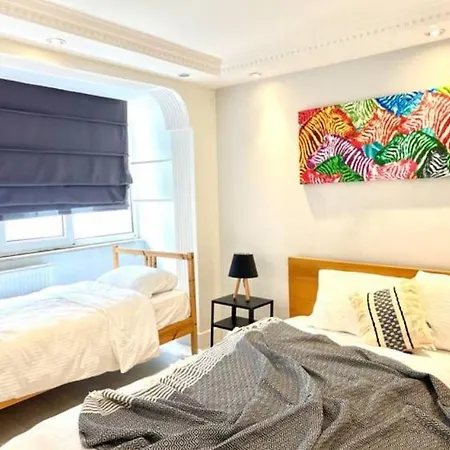 Wonder Homes- Spacious Dublex, 5br, 2ba, Terrace * Istanbul