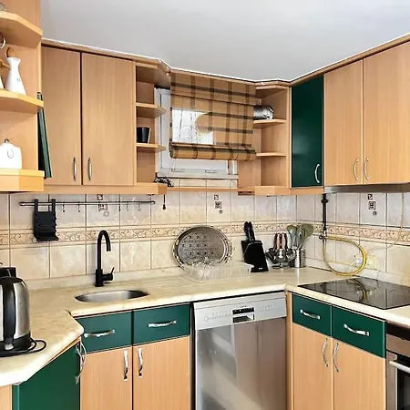 Apartment Wonder Homes- Spacious Dublex, 5br, 2ba, Terrace