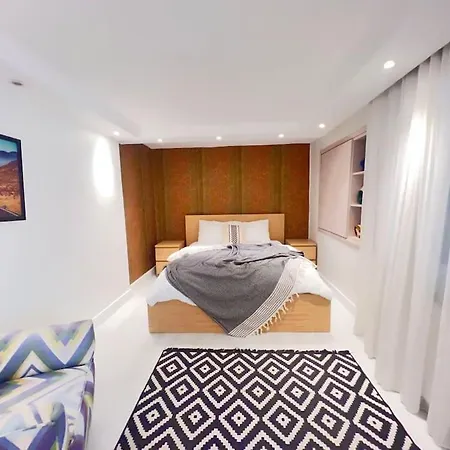 Apartment Wonder Homes- Spacious Dublex, 5br, 2ba, Terrace