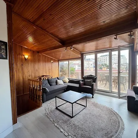 Wonder Homes- Spacious Dublex, 5br, 2ba, Terrace Apartment
