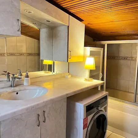 Wonder Homes- Spacious Dublex, 5br, 2ba, Terrace Istanbul