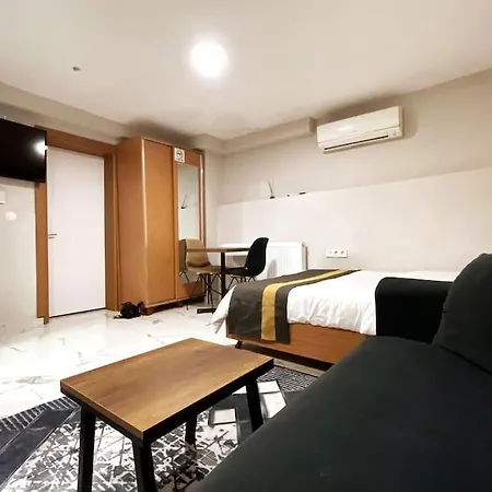 Charming With Fast Wifi And Ac Near Nisantasi And Taksim #101 * Istanbul
