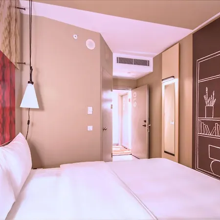 Ibis West Hotel 3*