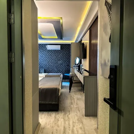 Amara Old & 3*