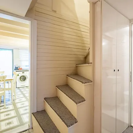 Gorgeous House With Refreshing Garden In Besiktas
