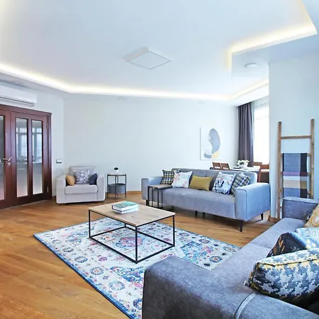 Excellent Apartment