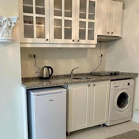 W/ New Furnitures Next To Istiklal Street And Taksim Square Апарт-отель Стамбул