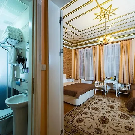 Deluxe With Balcony Apartment *