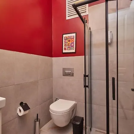 Charming 3br 2bath Ac In Center - Santur D8 Apartment *