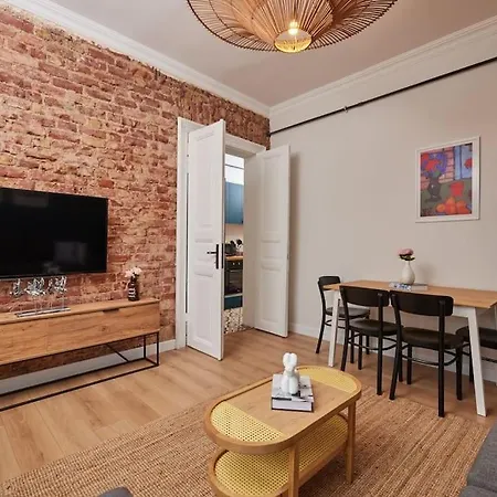 Apartment Charming 3br 2bath Ac In Center - Santur D8 *