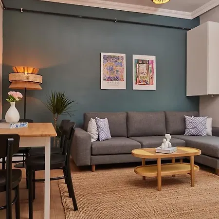 Charming 3br 2bath Ac In Center - Santur D8 *