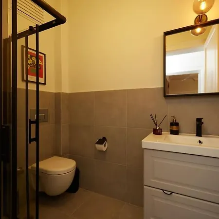 Stunning 3br 2bath Ac In Center - Santur D3 Apartment *