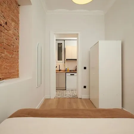 Stunning 3br 2bath Ac In Center - Santur D3 Apartment *