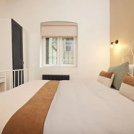 Charming 3br 2bath Ac In Center - Santur D2 Apartment *