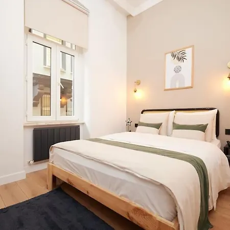 Charming 3br 2bath Ac In Center - Santur D2 Apartment