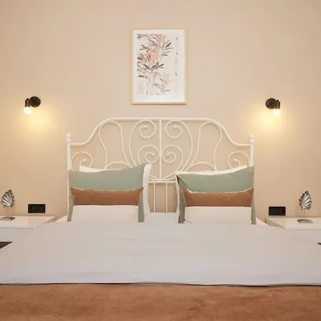 Apartment Charming 3br 2bath Ac In Center - Santur D2 *