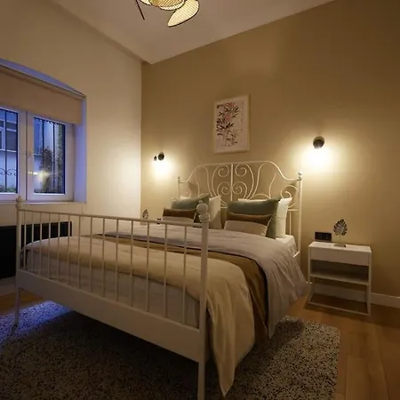 Charming 3br 2bath Ac In Center - Santur D2 Apartment