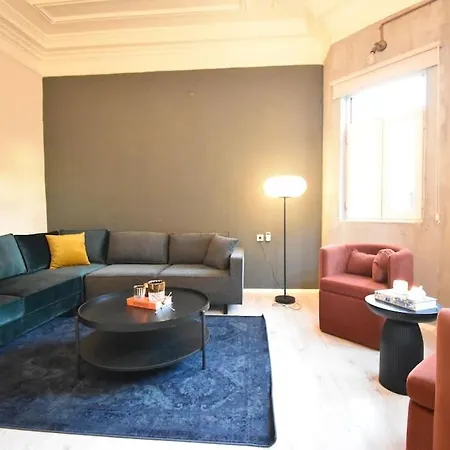Stunning 6br 4bath Near Tram Villa Istanbul