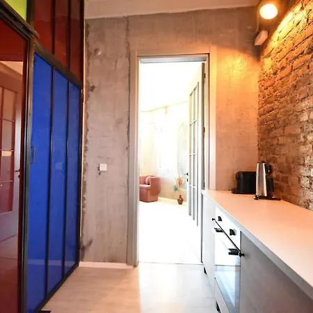 Villa Stunning 6br 4bath Near Tram