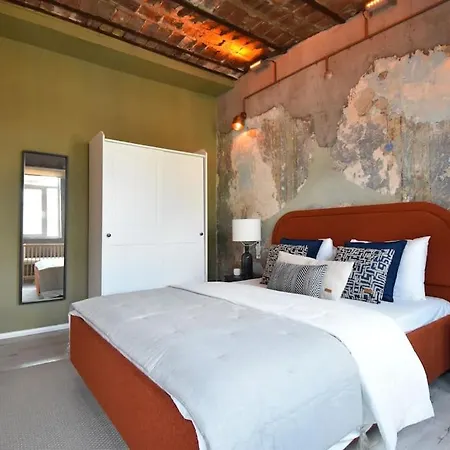 Villa Stunning 6br 4bath Near Tram *