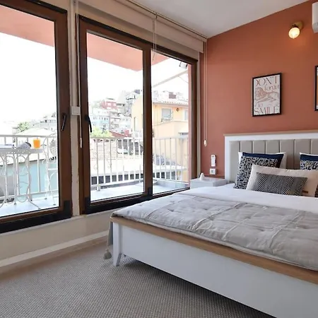 Stunning 6br 4bath Near Tram Istanbul