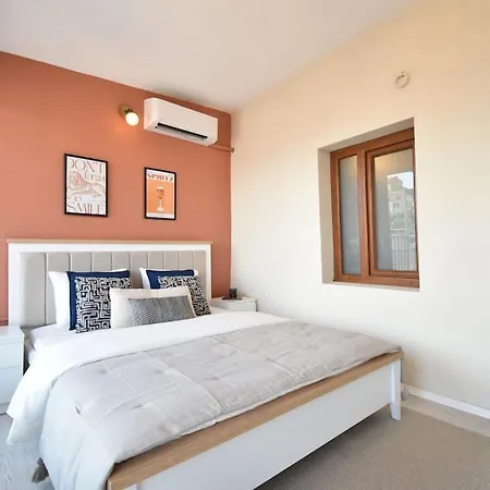 Villa Stunning 6br 4bath Near Tram *