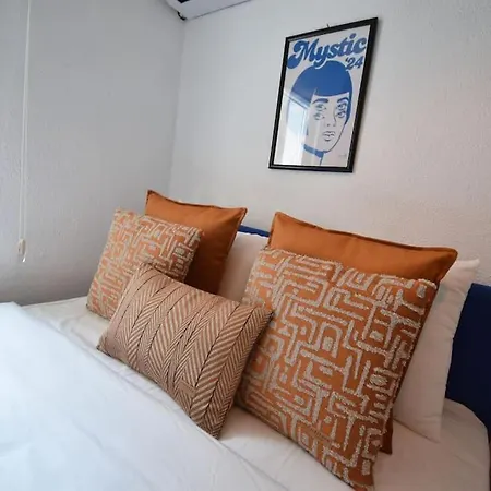 Stunning 6br 4bath Near Tram Istanbul