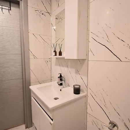 Stunning 6br 4bath Near Tram Villa Istanbul
