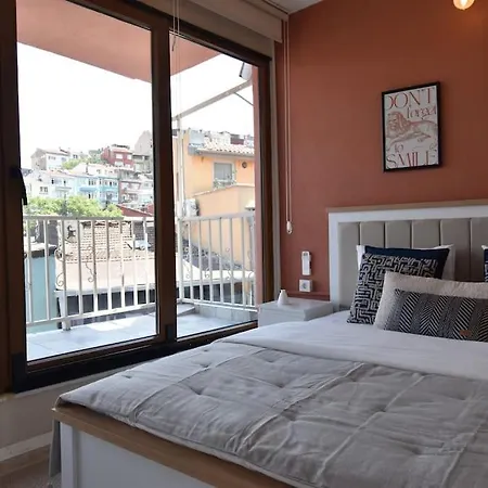 Stunning 6br 4bath Near Tram Istanbul