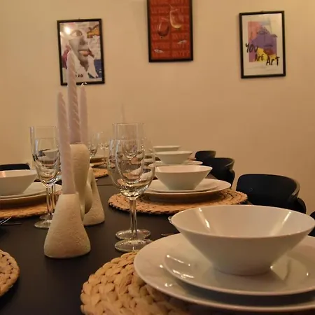 Stunning 6br 4bath Near Tram Villa Istanbul