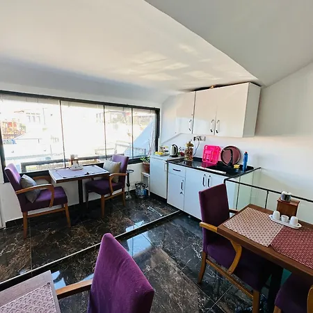Ξενοδοχείο La Petite Maison 2*